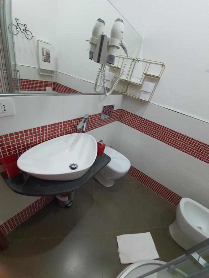 Ari Guest House Специя Екстериор снимка
