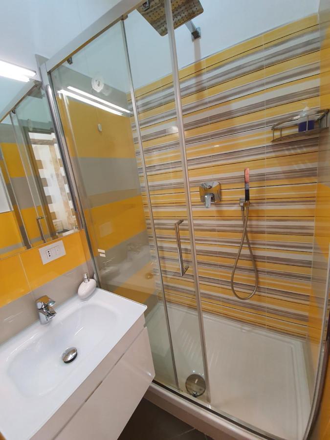 Ari Guest House Специя Екстериор снимка