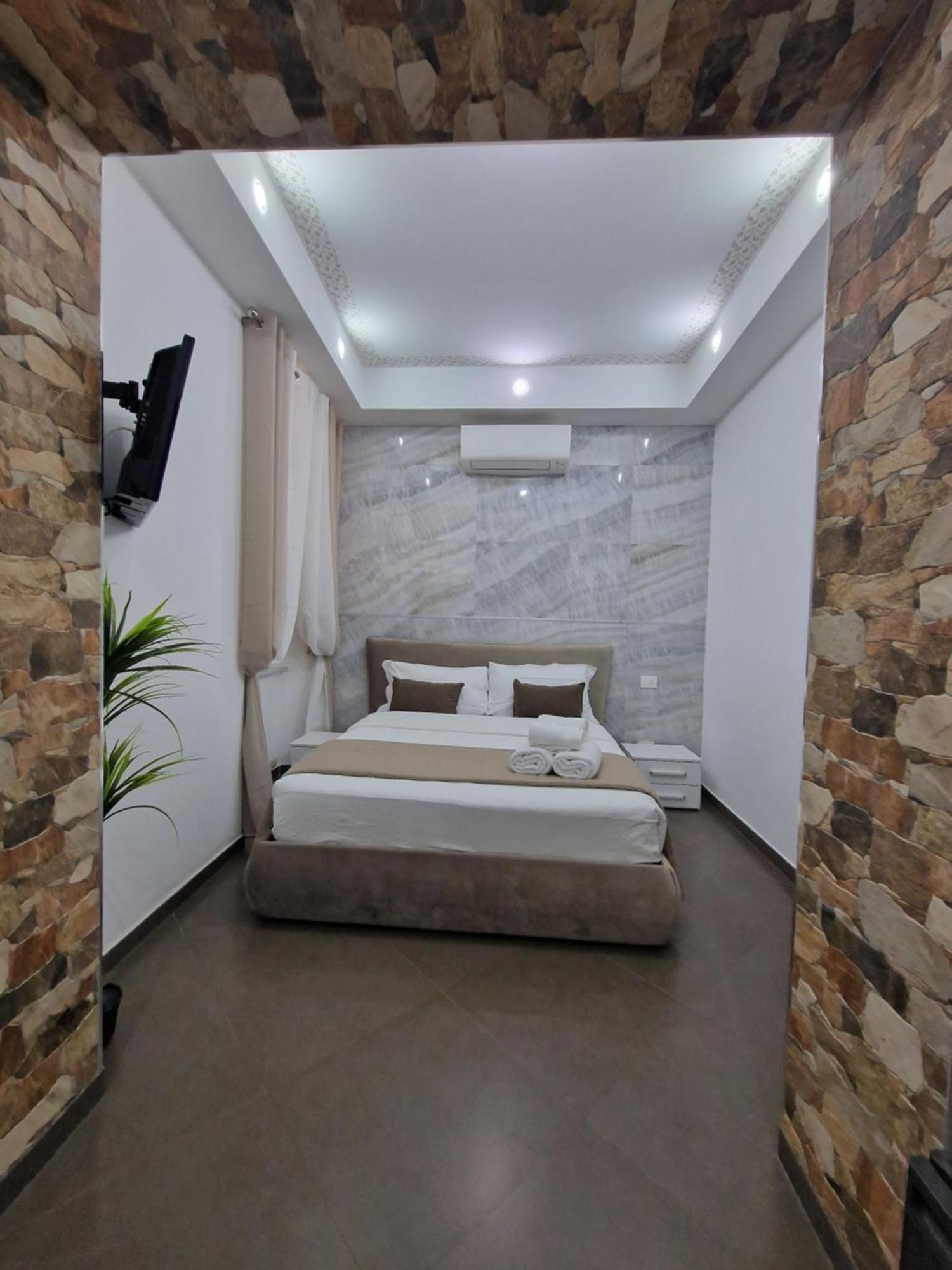 Ari Guest House Специя Екстериор снимка