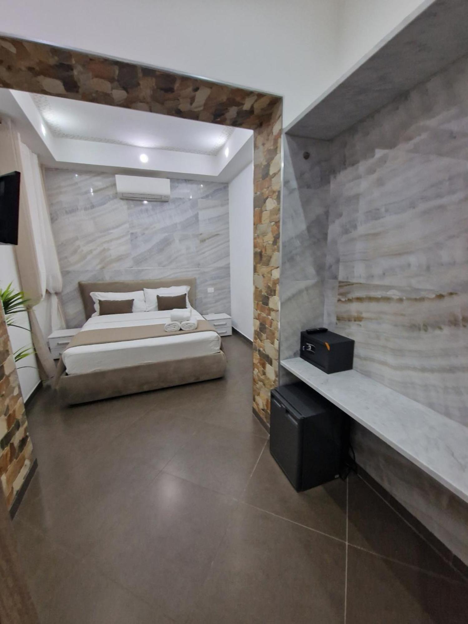 Ari Guest House Специя Екстериор снимка